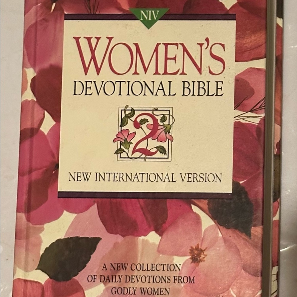 New Womens Devotional Bible